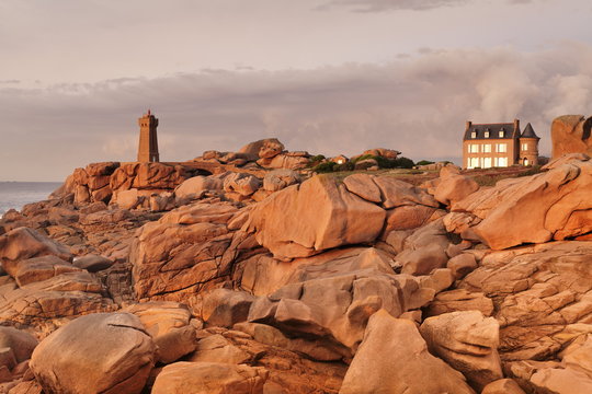 Lighthouse Meen Ruz, Ploumanach, Cote de Granit Rose, Cotes d'Armor, Brittany, France