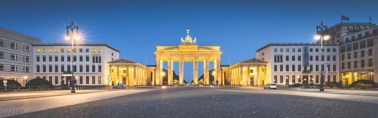 Fototapeta na wymiar Pariser Platz with Brandenburg Gate in twilight, Berlin, Germany