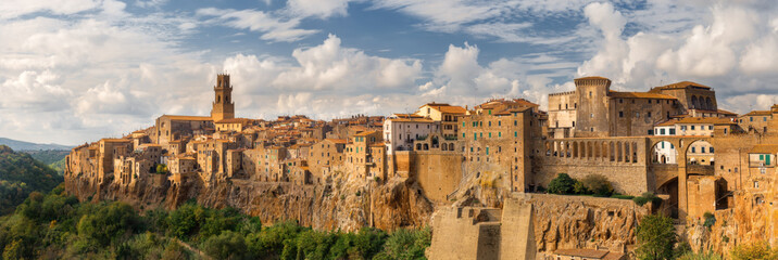 Italy. Tuscany. City on the rocks Pitigliano - obrazy, fototapety, plakaty