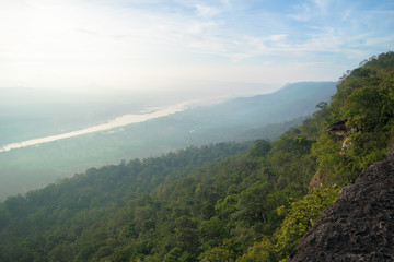Naklejka premium Colorful misty morning in rocks