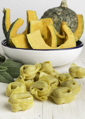 Sfiziosi tortelli di zucca con salvia