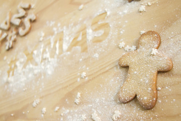 #Natale  Biscotti su tavola di legno 7