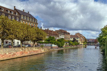Fototapeta premium Embankment of the Ill river, Strasbourg