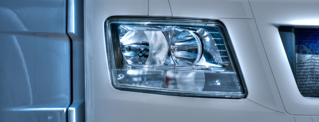 LKW Scheinwerfer © Martin