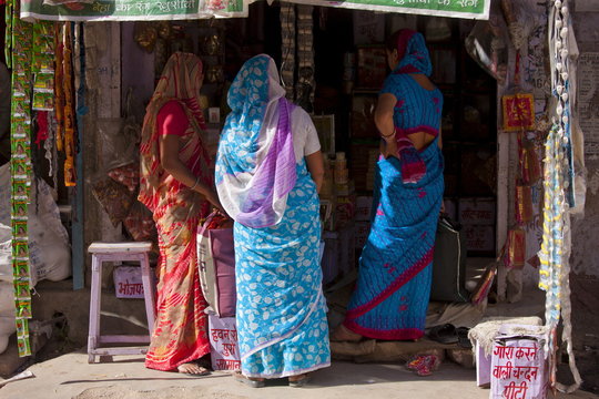 Indian women shopping, street scene Tambaku Bazar in Jodhpur Old Town, Rajasthan, Northern India