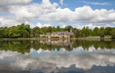 Fototapeta na wymiar Schloss am See, Newstead Abbey, United Kingdom