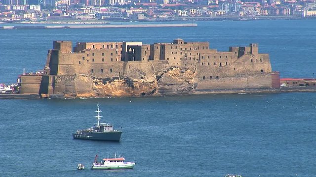 Napoli, castel dell'ovo ripresa ravvcinata