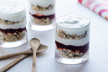 healthy yogurt parfait