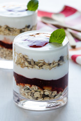 healthy yogurt parfait