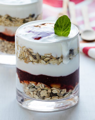 healthy yogurt parfait
