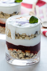 healthy yogurt parfait