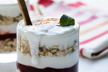 healthy yogurt parfait
