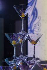 Glasses with alcoholic beverages in the pyramid