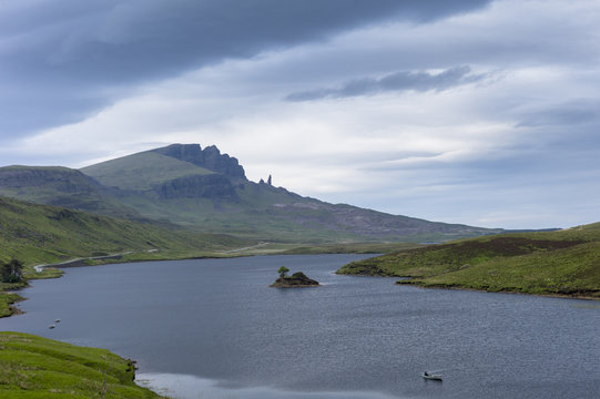 The Storr escarpment and The Old Man of Storr rock pinnacle (stack) in Trotternish Ridge with Loch Fada on the Isle of Skye, Highlands and Islands, Scotland
