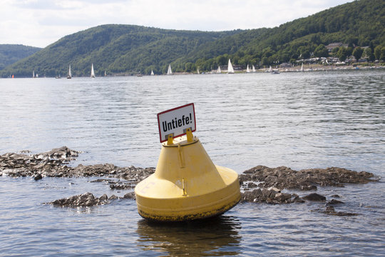 Boje auf dem Edersee im Sommer