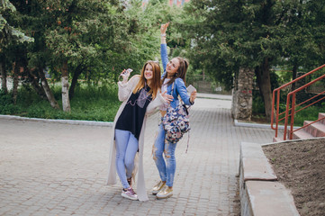 Obraz premium Stylish girl on a walk