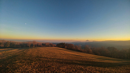 Schöner Blick über das Hegau zum Sonnenuntergang