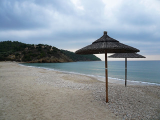 Krajobraz Morski - plaża i parasole (Wyspa Thassos)