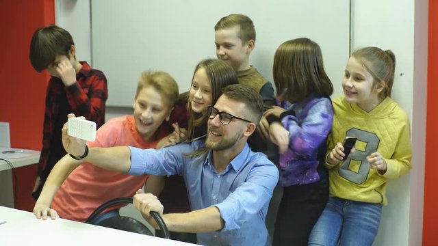 the teacher makes a selfie with students