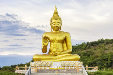 Fototapeta premium Grand big Buddha sculpture statue landmark