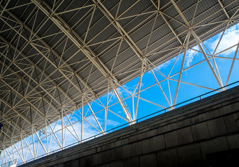 Space between the grandstand and roof