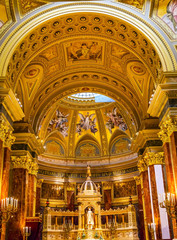 Fototapeta na wymiar Altar Basilica Arch Saint Stephens Cathedral Budapest Hungary