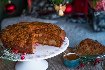 Caramel apple cake