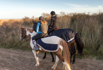 cavalières sur la plage