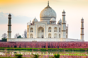 Fototapeta na wymiar Taj Mahal during sun rise in Agra, India