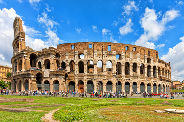 Obraz premium Koloseum w Rzymie, Włochy. Wielkie Koloseum Rzymskie, znane również jako Amfiteatr Flawiuszów.
