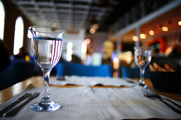 table setting in restaurant