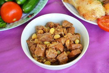 Azerbaijani roast with white raisins