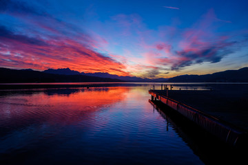 Obraz premium Sunset over lake Woerthersee