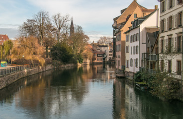 Fototapeta na wymiar Strasburgo: case e canali della piccola Francia