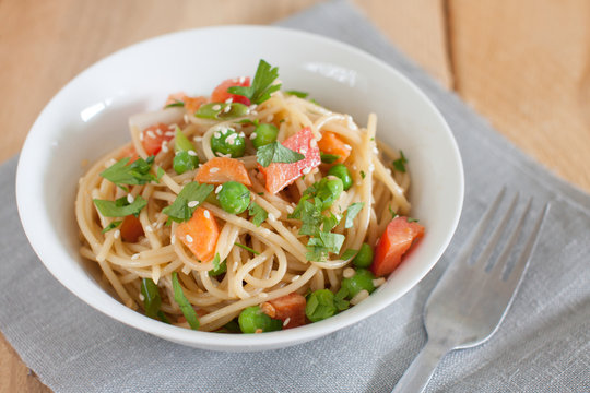 Pasta with carrot and bell pepper