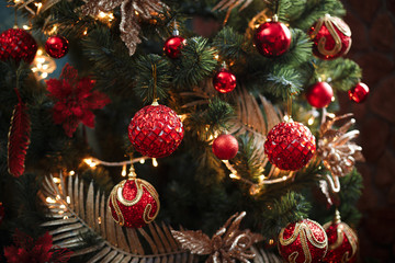 Fototapeta na wymiar Red and yellow christmas tree decorations
