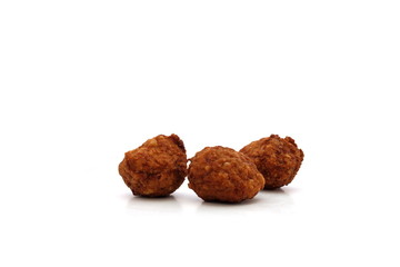 Drei Frikadellen auf einem weissem hintergrund