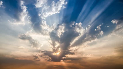 Photo sur Plexiglas Ciel Sunset or sunrise with cloud and ray light on blue sky