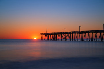 Obraz premium Nags Head Fishing Pier Sunrise 