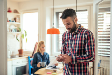 Obraz premium Texting on the phone