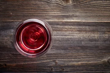 Photo sur Aluminium Vin Glass of red wine