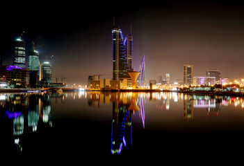 Fototapeta premium Broad view of skyline with iconic buildings of bahrain