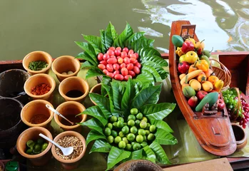 Zelfklevend Fotobehang Cuisine on the boat in Bangkok © Kokhanchikov