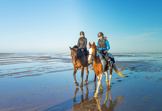 2 cavali&egrave;res au trot