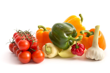 Fototapeta na wymiar Paprika, Tomaten und Knoblauch