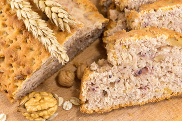 whole wheat bread with walnuts