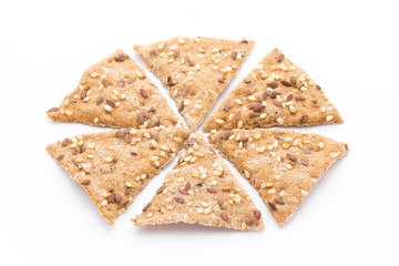 Toasted pita bread chips with herbal seasoning.