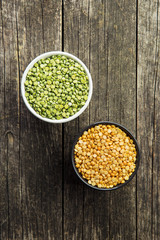 Green and yellow split peas.
