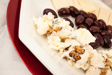 Gorgonzola with walnuts.