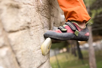 Foto op Aluminium Climber's foot climbing natural rocky wall. © nenetus